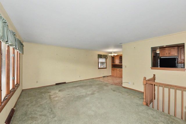 8600 Racine AVENUE, Waterford, WI 53185