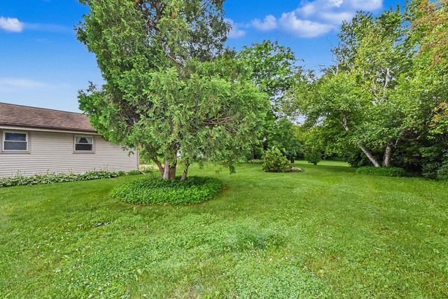 8600 Racine AVENUE, Waterford, WI 53185