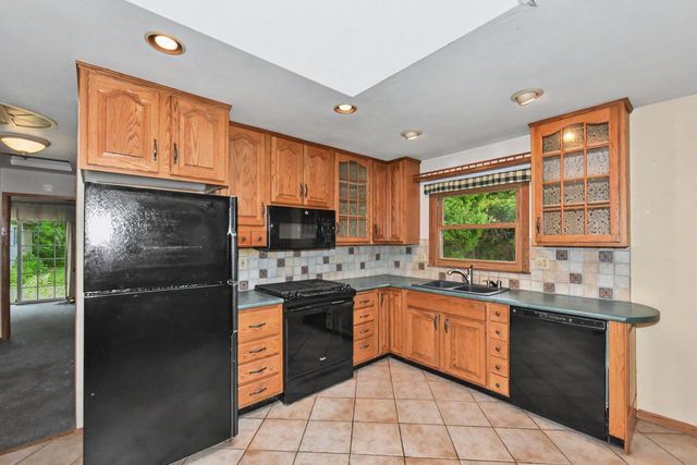 8600 Racine AVENUE, Waterford, WI 53185