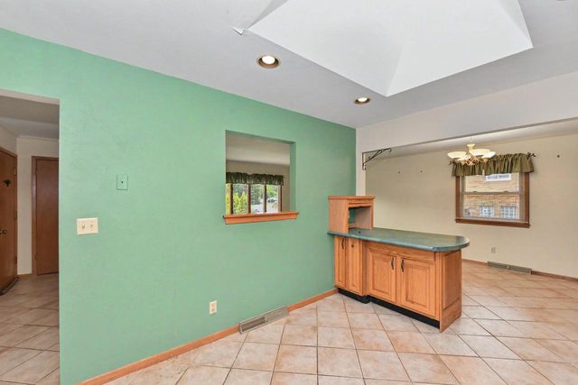8600 Racine AVENUE, Waterford, WI 53185