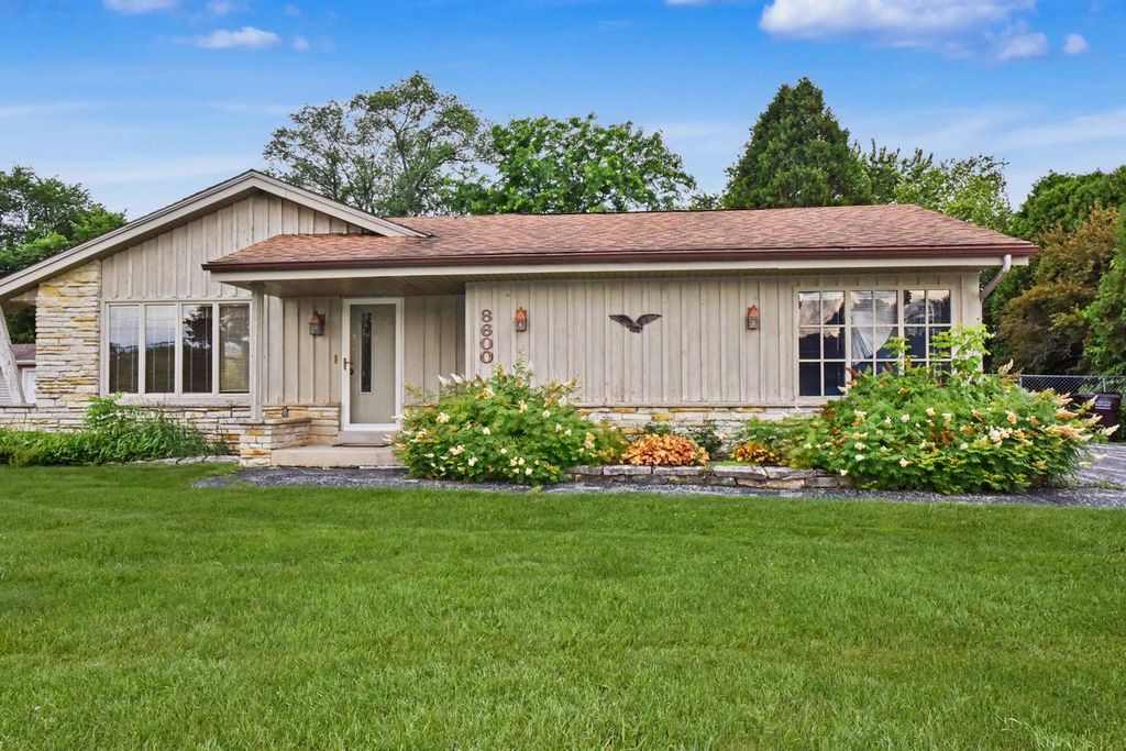 8600 Racine AVENUE, Waterford, WI 53185
