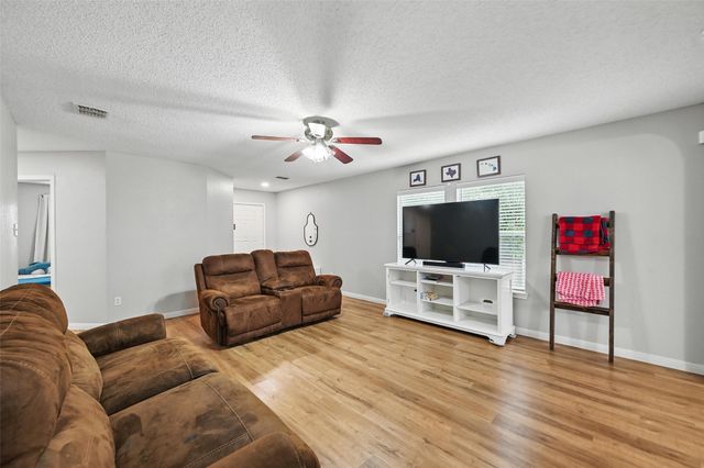 636 Capricorn Street, Cedar Hill, TX 75104