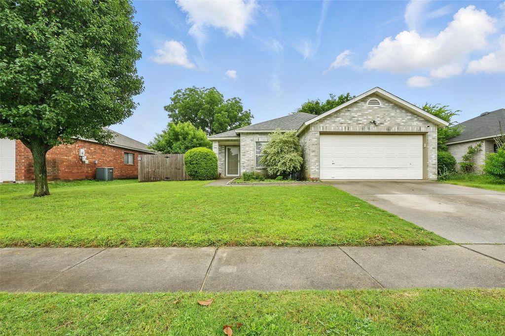 636 Capricorn Street, Cedar Hill, TX 75104
