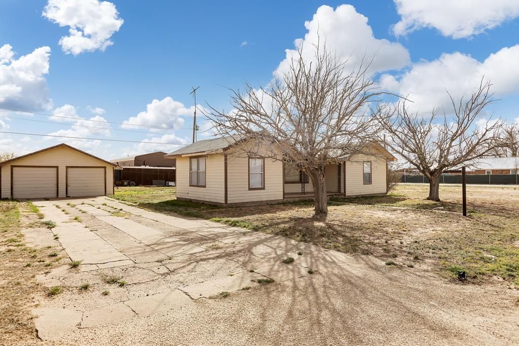 112 S Goldsmith St, Goldsmith, TX 79741