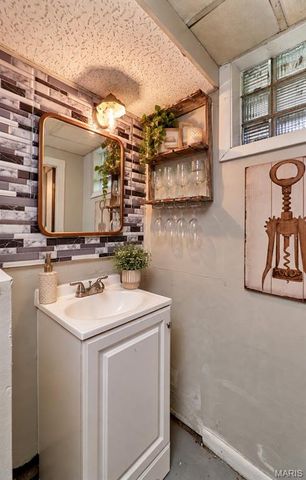 6608 Torlina Drive, St Louis, MO 63134