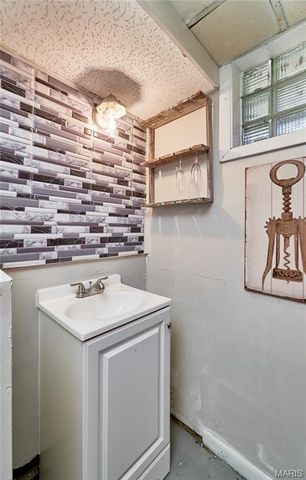 6608 Torlina Drive, St Louis, MO 63134
