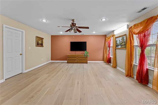 26 Harvestglen Court, St Louis, MO 63141