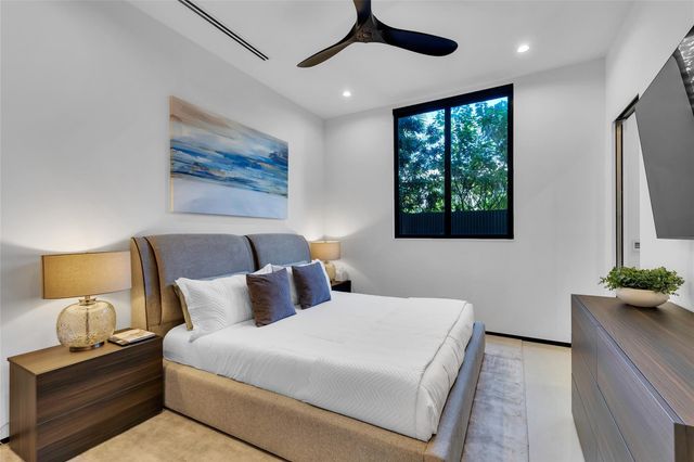 727 NE 17th Way, Fort Lauderdale, FL 33304