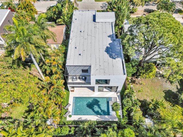 727 NE 17th Way, Fort Lauderdale, FL 33304