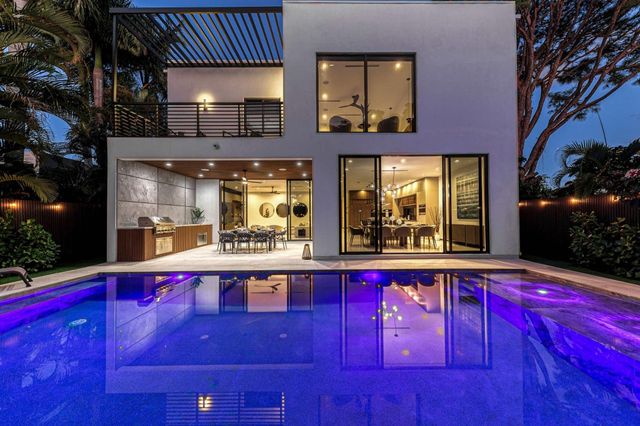 727 NE 17th Way, Fort Lauderdale, FL 33304