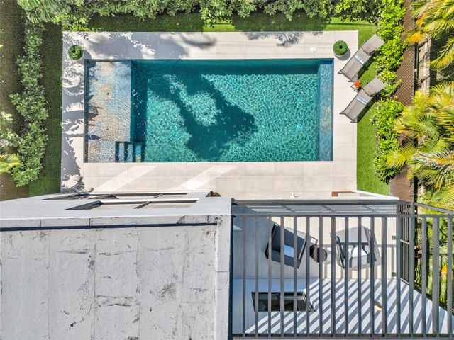 727 NE 17th Way, Fort Lauderdale, FL 33304