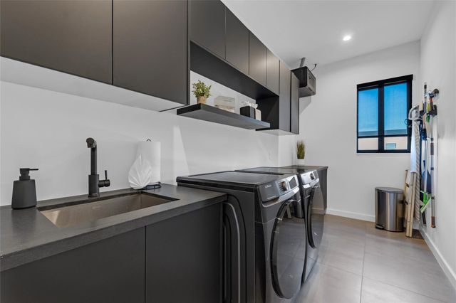 727 NE 17th Way, Fort Lauderdale, FL 33304