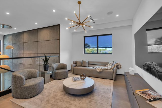 727 NE 17th Way, Fort Lauderdale, FL 33304