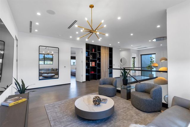 727 NE 17th Way, Fort Lauderdale, FL 33304