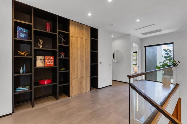 727 NE 17th Way, Fort Lauderdale, FL 33304