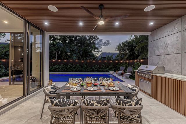 727 NE 17th Way, Fort Lauderdale, FL 33304