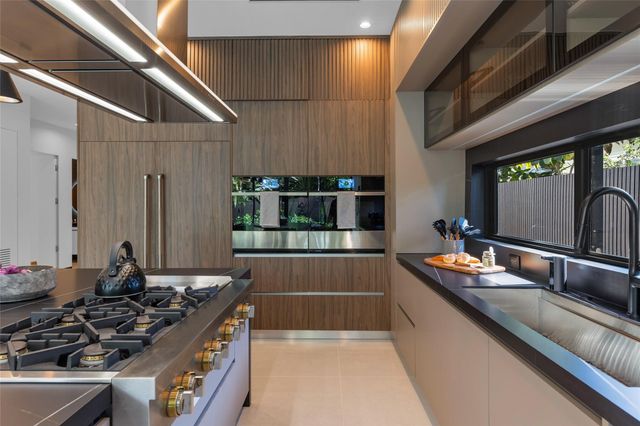 727 NE 17th Way, Fort Lauderdale, FL 33304