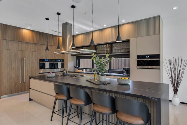 727 NE 17th Way, Fort Lauderdale, FL 33304