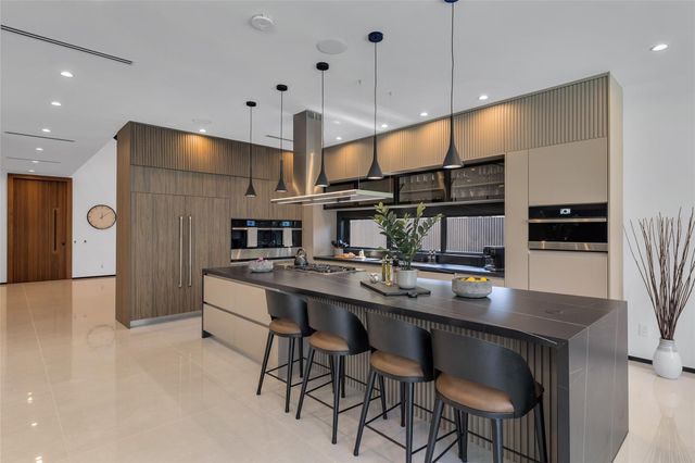 727 NE 17th Way, Fort Lauderdale, FL 33304