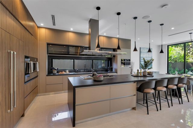 727 NE 17th Way, Fort Lauderdale, FL 33304