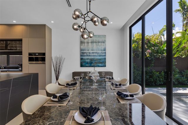 727 NE 17th Way, Fort Lauderdale, FL 33304