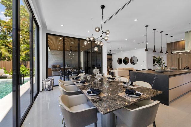 727 NE 17th Way, Fort Lauderdale, FL 33304