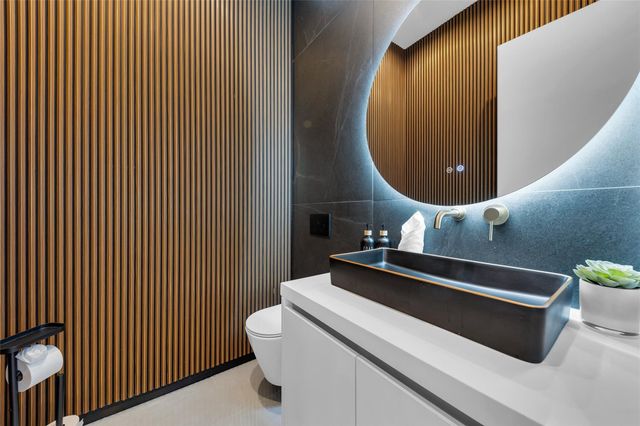 727 NE 17th Way, Fort Lauderdale, FL 33304