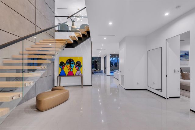 727 NE 17th Way, Fort Lauderdale, FL 33304