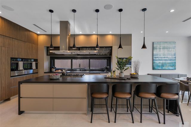 727 NE 17th Way, Fort Lauderdale, FL 33304