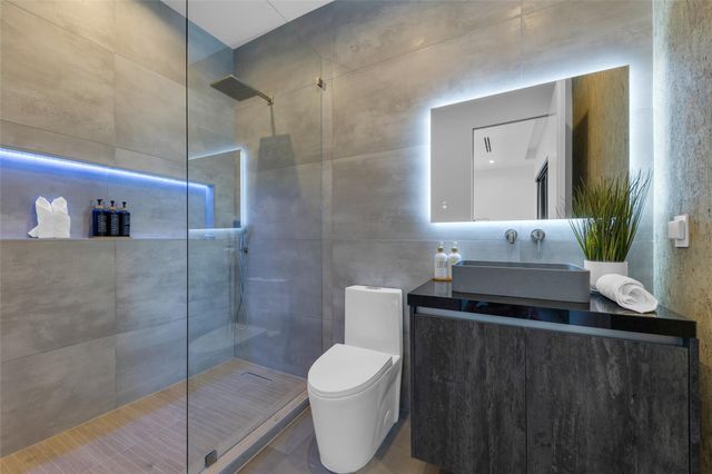 727 NE 17th Way, Fort Lauderdale, FL 33304