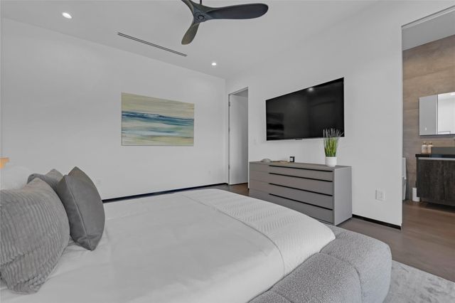 727 NE 17th Way, Fort Lauderdale, FL 33304