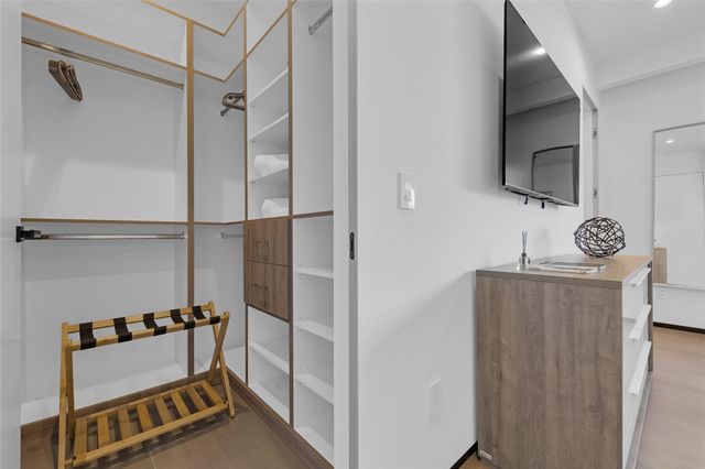 727 NE 17th Way, Fort Lauderdale, FL 33304