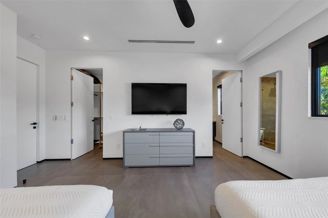 727 NE 17th Way, Fort Lauderdale, FL 33304