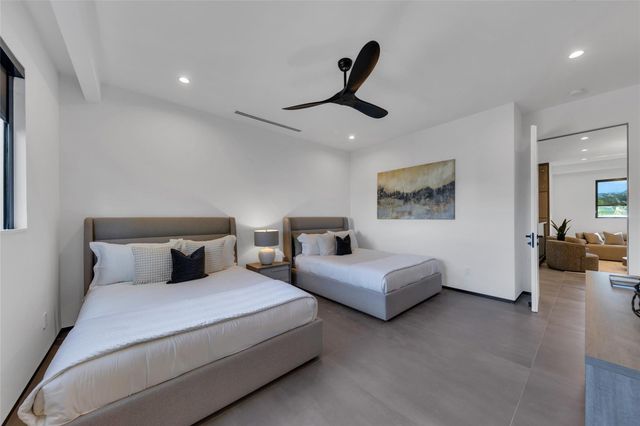 727 NE 17th Way, Fort Lauderdale, FL 33304