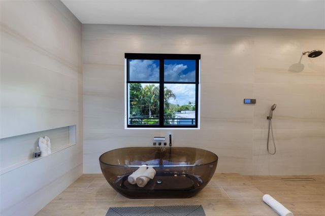 727 NE 17th Way, Fort Lauderdale, FL 33304