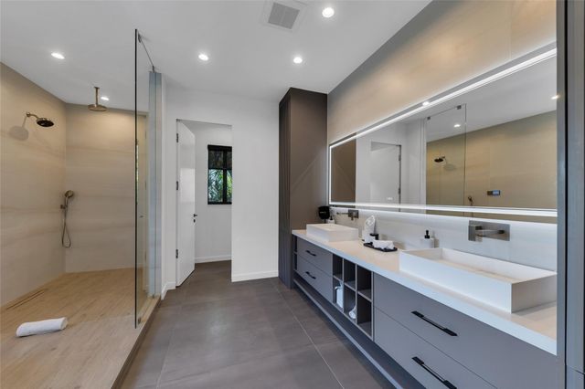 727 NE 17th Way, Fort Lauderdale, FL 33304