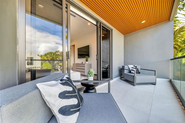 727 NE 17th Way, Fort Lauderdale, FL 33304