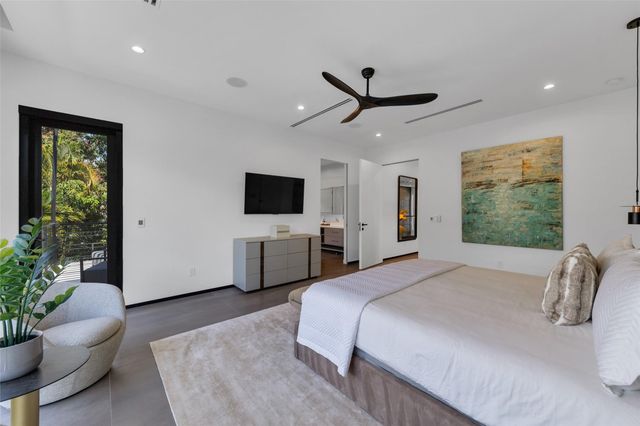 727 NE 17th Way, Fort Lauderdale, FL 33304