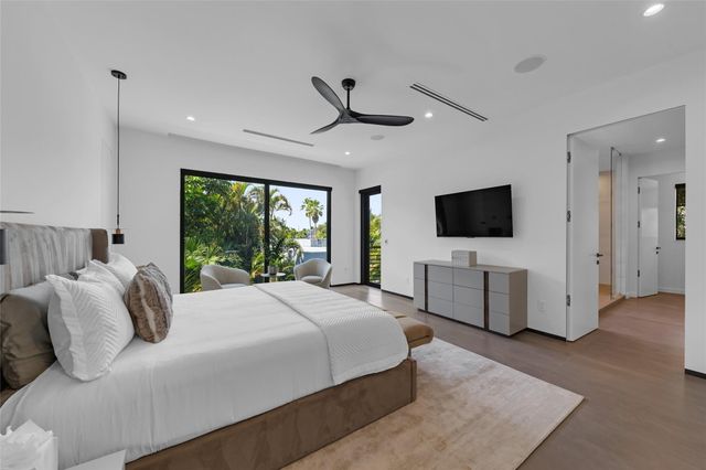 727 NE 17th Way, Fort Lauderdale, FL 33304