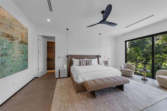 727 NE 17th Way, Fort Lauderdale, FL 33304