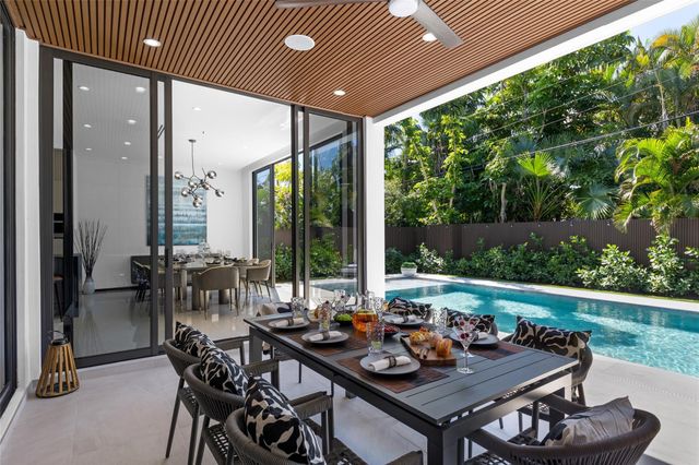 727 NE 17th Way, Fort Lauderdale, FL 33304