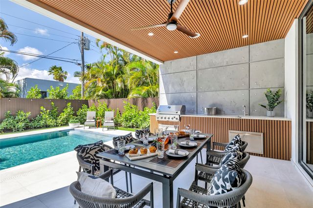 727 NE 17th Way, Fort Lauderdale, FL 33304