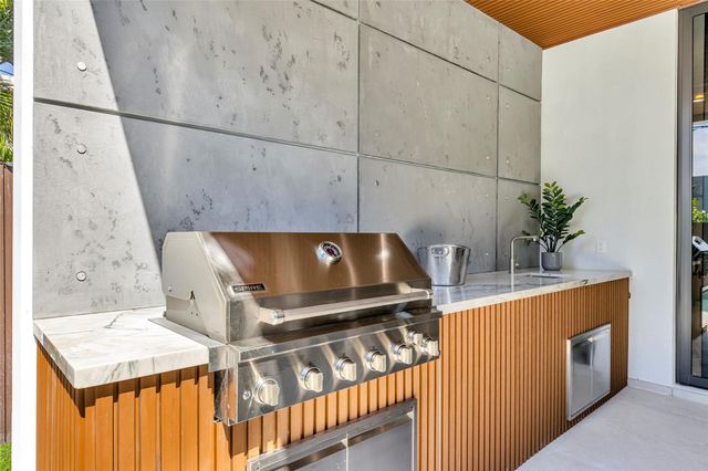 727 NE 17th Way, Fort Lauderdale, FL 33304