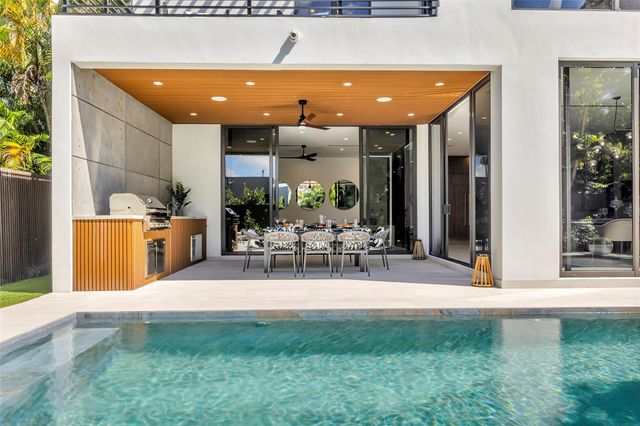 727 NE 17th Way, Fort Lauderdale, FL 33304