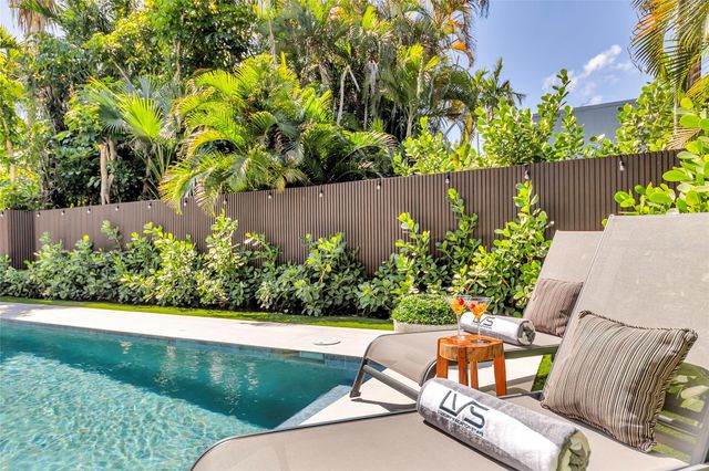 727 NE 17th Way, Fort Lauderdale, FL 33304