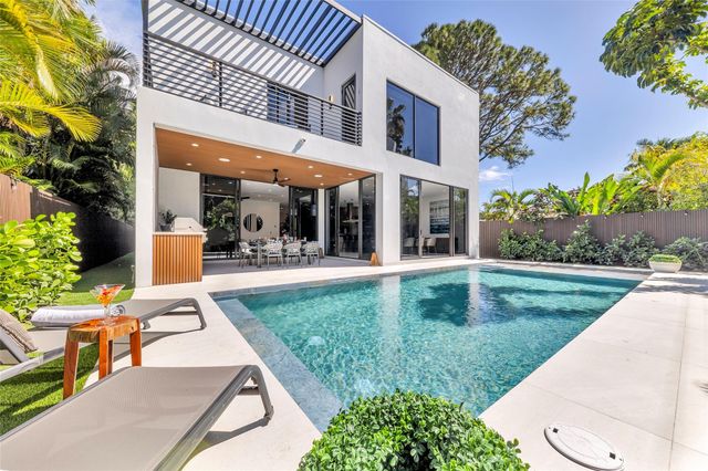 727 NE 17th Way, Fort Lauderdale, FL 33304