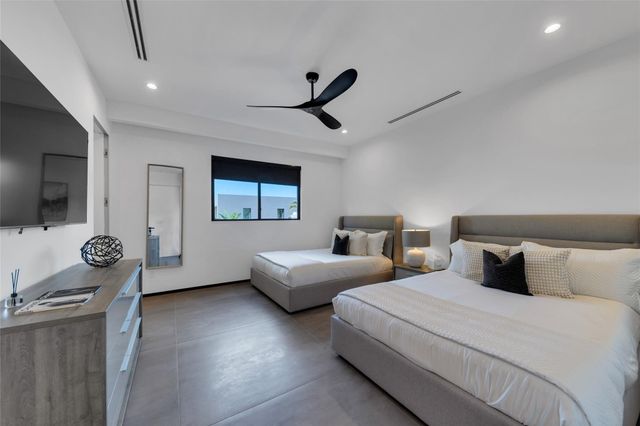 727 NE 17th Way, Fort Lauderdale, FL 33304