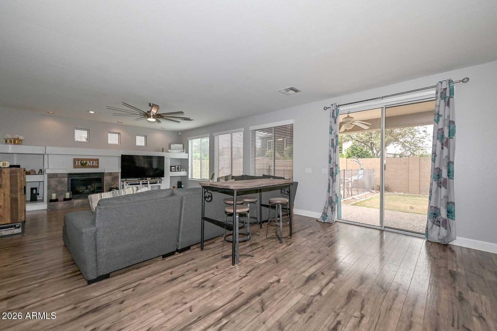 Image 12 of property listing at 10519 W ALEX Avenue, Peoria, AZ 85382