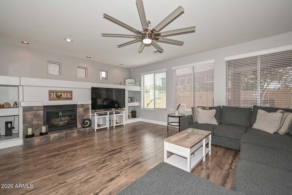 Image 14 of property listing at 10519 W ALEX Avenue, Peoria, AZ 85382