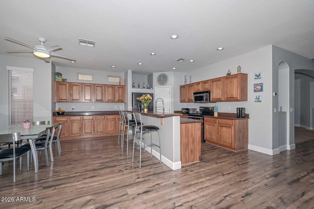Image 18 of property listing at 10519 W ALEX Avenue, Peoria, AZ 85382